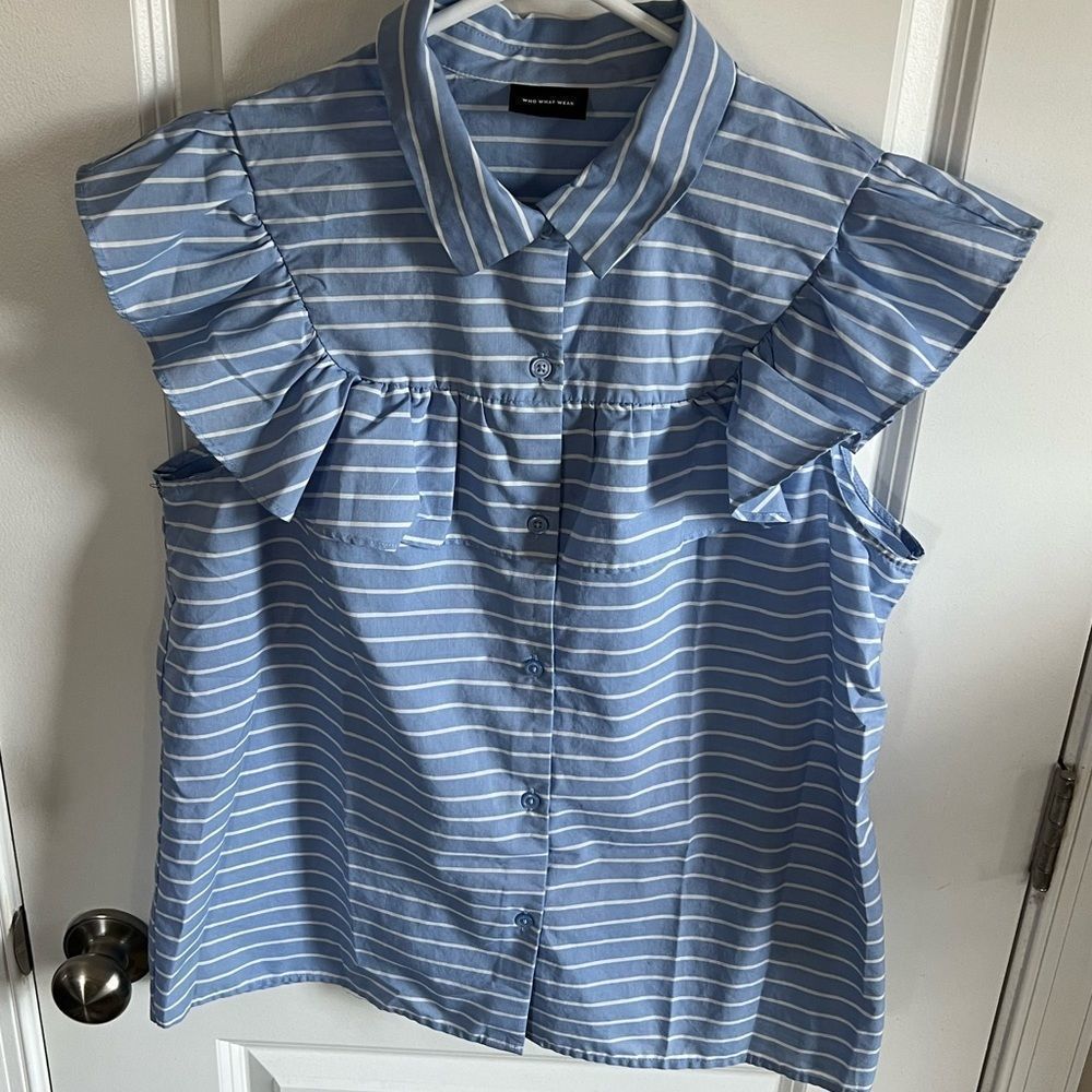 𝅺Who What Wear Light Blue Ruffled Sleeveless Top with White Stripes